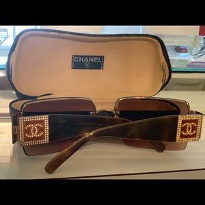 CHANEL TORTOISE SUNGLASSES WITH CRYSTAL CC